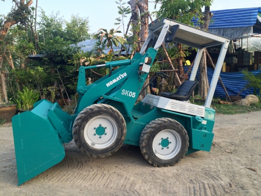 ขายรถตักล้อยาง ยี่ห้อ KOMATSU SK05 นำเข้าจากญี่ปุ่น ติดต่อ 086-775-7900 086-324-1992