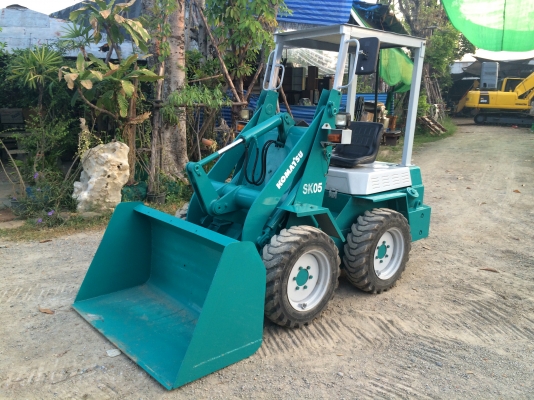 ขายรถตักล้อยาง ยี่ห้อ KOMATSU SK05 นำเข้าจากญี่ปุ่น ติดต่อ 086-775-7900 086-324-1992