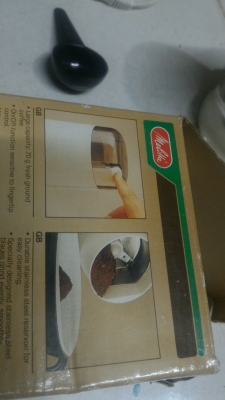 เครื่องบดกาแฟ Electric  Coffee  Mill ส่วนที่บดเป็นสแตนเลส ตัวเครื่องขนาดกระทัดรัด ใช้ไฟ 100 V. กำลังไฟแค่ 120 W.