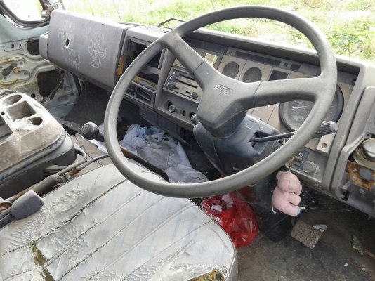 ขายหกล้อ HINO FF177KA ติดเครน 3ตัน คัชชีสวย ยางดี กระบะยาว6.50  เอกสารเล่มทะเบียนพร้อมโอน