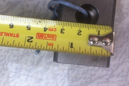 ชุดลูกกลิ้งรางสไลด์ถอดจากเครื่องCNC ขนาดกว้าง 35 มม. ยาว 22 ซม.เป็นรางแนวตั้งของเครื่อง ( มี 8 อัน)