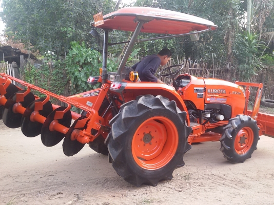 หาชื้อรถไถคูโบต้า L3608 เชิณมาหาเราครับ มีไบมีดตราช้าง1อันสวยๆเดิมๆ ผานตราช้าง1อันพร้อมไช้งานทะเบียนพร้อม  ขายใน  ราคา295000บาท รถอยู่วังบัว คลองขลุง กำแพงเพชร    สนใจสอบุถามได้ที่081 3655997 อำพร  พาเจริญ  ราคาต่อรองได้อีกนะครับ