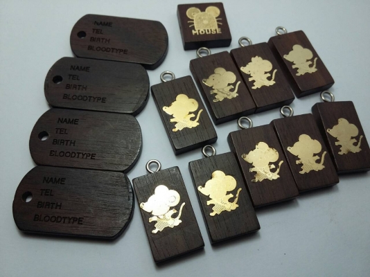 ของสะสมป้ายจี้ไม้มิคกี้เม้าท์...