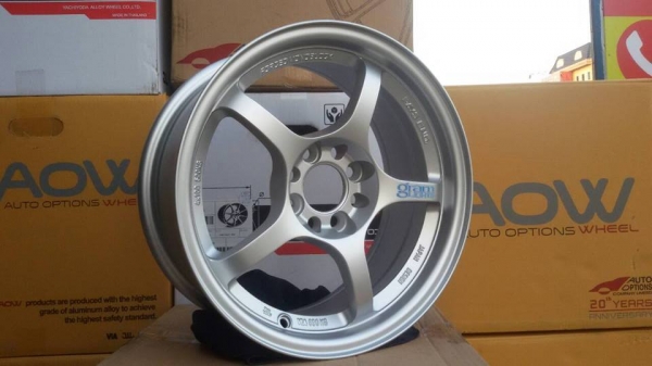 ขายล้อแม็กใหม่ gramlight 57f 15"สีเงินด้าน สนใจติดต่อ ตาเล็ก ล้อและยาง ครับ 081-3747940