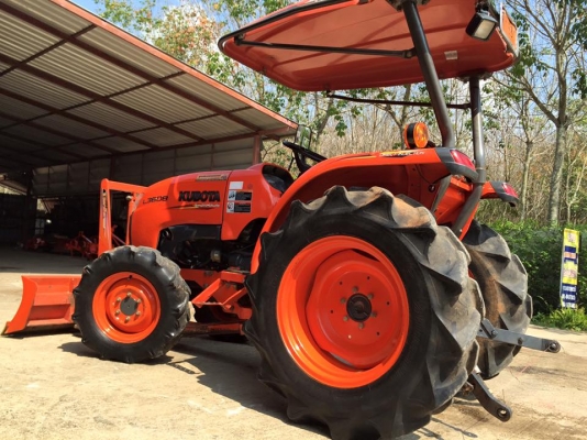 ขายรถไถ Kubota L3608(4WD) พร้อมใบมีดและผานพรวนช้าง รถไร่สีเดิม พร้อมใช้งาน