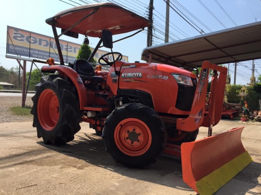 ขายรถไถ Kubota L3608(4WD) พร้อมใบมีดและผานพรวนช้าง รถไร่สีเดิม พร้อมใช้งาน