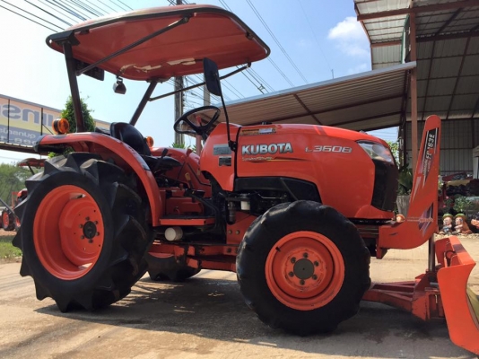 ขายรถไถ Kubota L3608(4WD) พร้อมใบมีดและผานพรวนช้าง รถไร่สีเดิม พร้อมใช้งาน