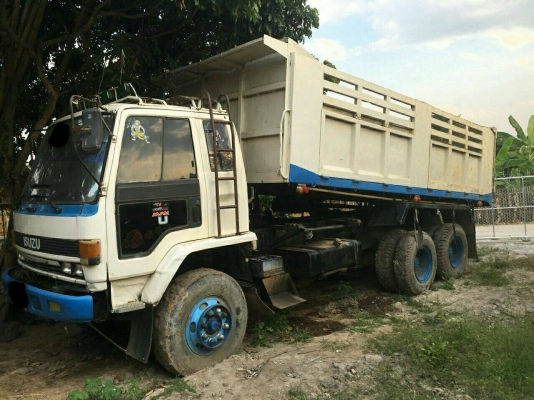 ขายรถ lSUZU  Rocky 240  ราคา 800000 ฿ เจ้าของขายเอง  รถบ้าน