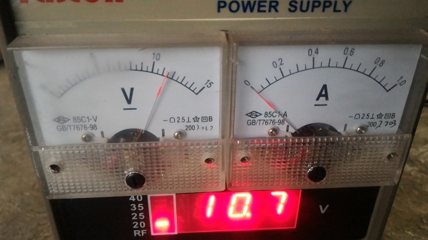 POWER SUPPLY ปรับค่าได้ ยี่ห้อ  YaXun ต่อใช้ไฟบ้าน 220 V. ได้เลย