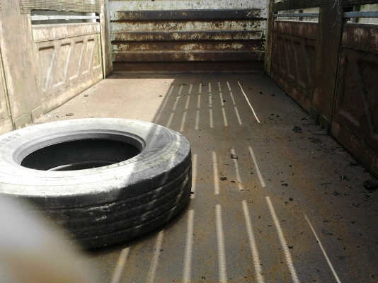 ขาย หางพ่วง  สามมิต  2  เพลา. ปี 49   ( * ไม่ดั้ม. )   สนใจติดต่อ  081 - 6079515