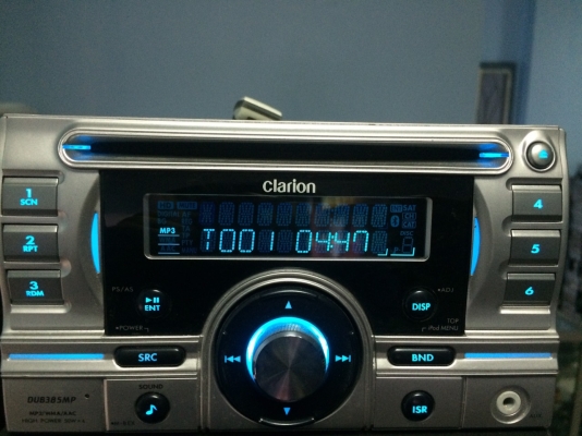 Clarion DUB385MP USB IPOD MP3 CD AUX ปรีเอ้า2ชุด 728ตัวแปรสีไฟเครื่องเล่น สภาพสวย มือ2 ญี่ปุ่น