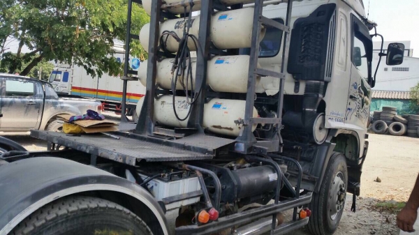 ขายครับ หัวลาก HINO MEGA  320 แรงม้า ใช้ CNG&amp;น้ำมัน ปี 47 พร้อมใช้ครับ