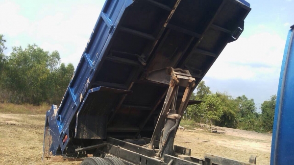 ขาย เดก้า 195 ยางใหม่ 6 เส้น เครื่องพอใช้ แชสซีสวย หัวเก๋ง กระบะสวย