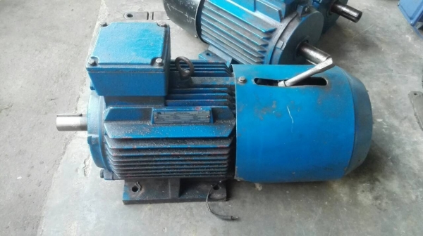 ** เหลือ 2 ตัว ** มอเตอร์เบรค MULLER ขนาด 3 HP. 1420 RPM. 380V. สภาพสวยสดใหม่ มีมา 3 ตัว ** เหมามีราคาพิเศษ **