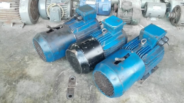 ** เหลือ 2 ตัว ** มอเตอร์เบรค MULLER ขนาด 3 HP. 1420 RPM. 380V. สภาพสวยสดใหม่ มีมา 3 ตัว ** เหมามีราคาพิเศษ **