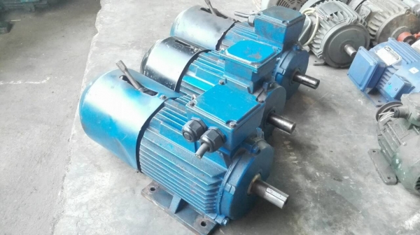 ** เหลือ 2 ตัว ** มอเตอร์เบรค MULLER ขนาด 3 HP. 1420 RPM. 380V. สภาพสวยสดใหม่ มีมา 3 ตัว ** เหมามีราคาพิเศษ **