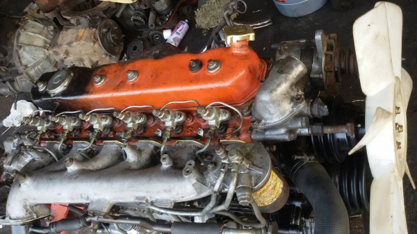 ขายครับเครื่องISUZU 6BG1 185แรง เสื้อส้มแท้หัวฉีดไดเร็คตัวใหม่ ปั๊มลมปั๊มพาวเวอร์พร้อมเกียร์ตาราง6เกียร์เดินหน้า