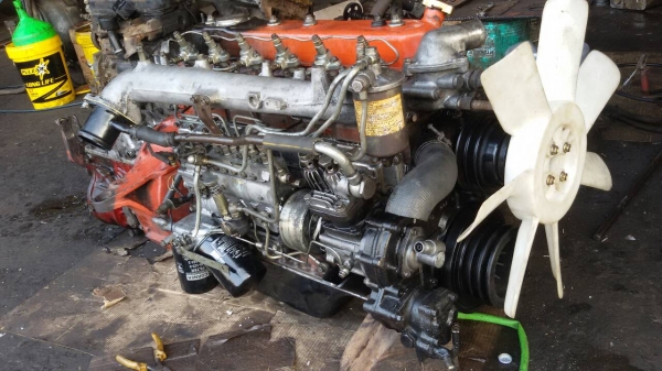 ขายครับเครื่องISUZU 6BG1 185แรง เสื้อส้มแท้หัวฉีดไดเร็คตัวใหม่ ปั๊มลมปั๊มพาวเวอร์พร้อมเกียร์ตาราง6เกียร์เดินหน้า