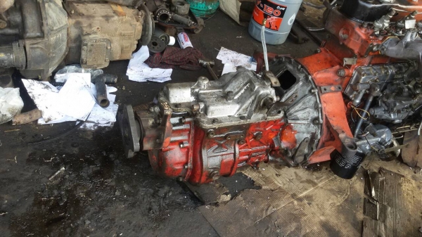 ขายครับเครื่องISUZU 6BG1 185แรง เสื้อส้มแท้หัวฉีดไดเร็คตัวใหม่ ปั๊มลมปั๊มพาวเวอร์พร้อมเกียร์ตาราง6เกียร์เดินหน้า