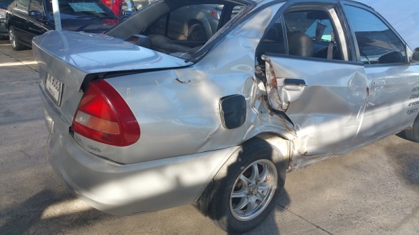 ขายทั้งคันหรือแยกอะไหล่ ท้ายเบนซ์ รถขับได้ เครื่อง1.5 เกียร์ธรรมดา แอร์เย็น เล่มมีครบ