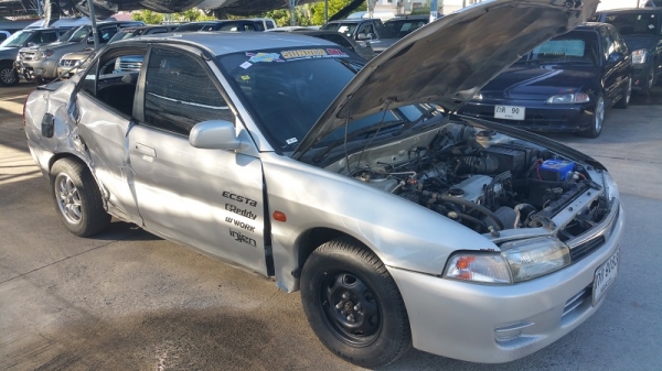 ขายทั้งคันหรือแยกอะไหล่ ท้ายเบนซ์ รถขับได้ เครื่อง1.5 เกียร์ธรรมดา แอร์เย็น เล่มมีครบ