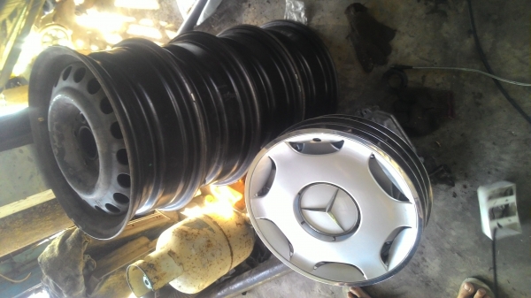 ล้อกะทะเหล็กเดิมของ benz190e พร้อมฝาครอบ