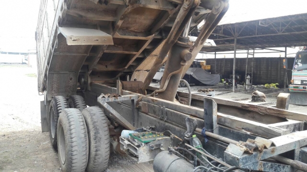 สิบล้อ อีซูซุ ร็อก RXZ18J-6RB1-210โบว์ 2เพา สโลส สภาพดีพร้อมใช้งาน ทะเบียนพร้อมโอน สิบล้อ อีซูซุ ร็อก RXZ18J-6RB1-210โบว์ 2เพา สโลส สภาพดีพร้อมใช้งาน ทะเบียนพร้อมโอน