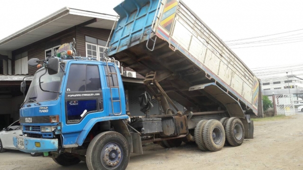 สิบล้อ อีซูซุ ร็อก RXZ18J-6RB1-210โบว์ 2เพา สโลส สภาพดีพร้อมใช้งาน ทะเบียนพร้อมโอน