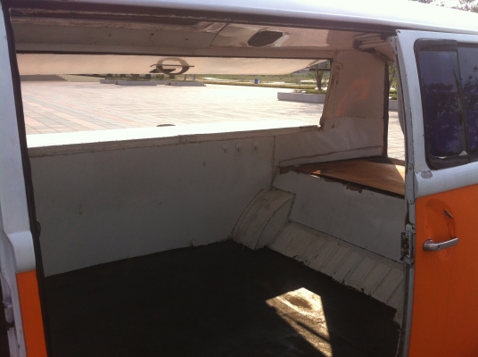 ตู้โฟล์คแตงโมเปิดบาร์ไฟเลี้ยวล่าง ทะเบียนครบ (ลดราคาเหลือ198000ด่วนๆ)