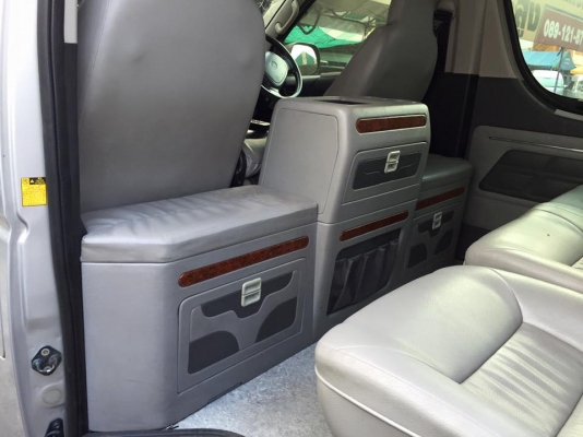 โทร 0922726669 คุณตันหยงรถตู้เบสมือสองฝั่งธน รถตู้ ดีเซลล์ ปี 2012 เบาะหนัง 3 แถว แต่งวีไอพี ราคา 899,000 บาท