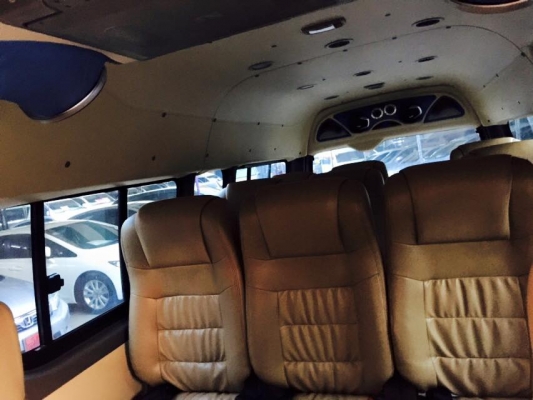 โทร 0922726669 คุณตันหยงรถตู้เบสมือสองฝั่งธน รถตู้ ดีเซลล์ ปี 2006 เบาะหนัง 4 แถว แอร์ไมรโครบัส ราคา 569000 บาท