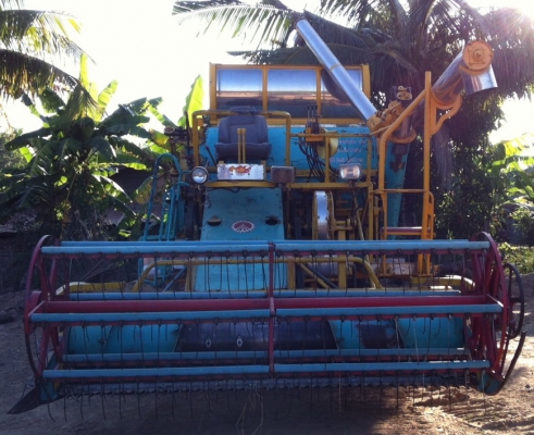 ขาย รถเกี่ยวข้าว สภาพดี พร้อมใช้งานเลยครับ สนใจคุย ต่อรองได้ครับผม