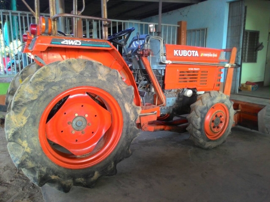 ขายรถไถ KUBOTA L2605 พร้อมดันหน้า ราคา 128,000 ร้าน DC Tractor Rayong 0818618678,0899347475 id line=0818618678      id line=carbonthai  https://www.facebook.com/Tractors-Rayong-307154532717928/photos_stream?tab=photos_albums