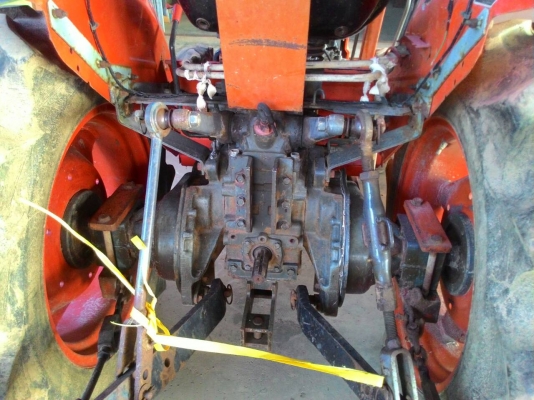 ขายรถไถ KUBOTA L2605 พร้อมดันหน้า ราคา 128,000 ร้าน DC Tractor Rayong 0818618678,0899347475 id line=0818618678      id line=carbonthai  https://www.facebook.com/Tractors-Rayong-307154532717928/photos_stream?tab=photos_albums