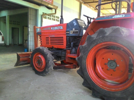 ขายรถไถ KUBOTA L2605 พร้อมดันหน้า ราคา 128,000 ร้าน DC Tractor Rayong 0818618678,0899347475 id line=0818618678      id line=carbonthai  https://www.facebook.com/Tractors-Rayong-307154532717928/photos_stream?tab=photos_albums