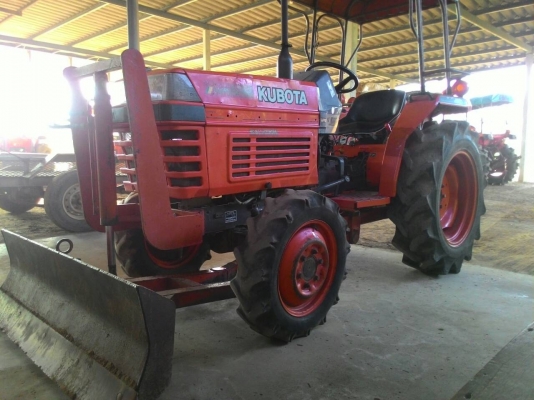 ขายรถไถ KUBOTA L2605 พร้อมดันหน้า ราคา 128,000 ร้าน DC Tractor Rayong 0818618678,0899347475 id line=0818618678      id line=carbonthai  https://www.facebook.com/Tractors-Rayong-307154532717928/photos_stream?tab=photos_albums