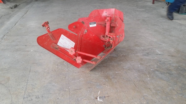 นำเข้าจากญี่ปุ่น หัวหมูขึ้นร่องขนาดใหญ่  เก่าญี่ปุ่น ใช้ติดกับรถไถเดินตาม หรือรถพรวนดิน ช่วยในการขึ้นร่องไถได้ง่ายและสะดวกขึ้น