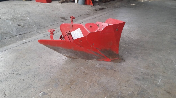 นำเข้าจากญี่ปุ่น หัวหมูขึ้นร่องขนาดใหญ่  เก่าญี่ปุ่น ใช้ติดกับรถไถเดินตาม หรือรถพรวนดิน ช่วยในการขึ้นร่องไถได้ง่ายและสะดวกขึ้น