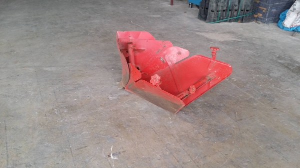 นำเข้าจากญี่ปุ่น หัวหมูขึ้นร่องขนาดใหญ่  เก่าญี่ปุ่น ใช้ติดกับรถไถเดินตาม หรือรถพรวนดิน ช่วยในการขึ้นร่องไถได้ง่ายและสะดวกขึ้น