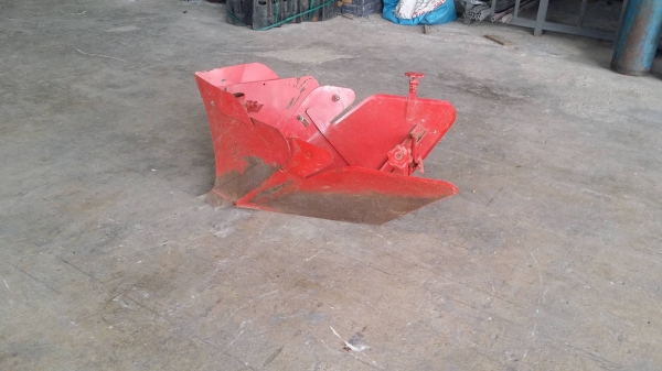 นำเข้าจากญี่ปุ่น หัวหมูขึ้นร่องขนาดใหญ่  เก่าญี่ปุ่น ใช้ติดกับรถไถเดินตาม หรือรถพรวนดิน ช่วยในการขึ้นร่องไถได้ง่ายและสะดวกขึ้น