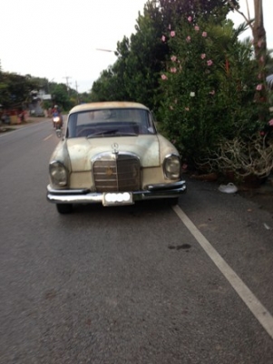 ขาย BenZ w111 สภาพเดิมๆ ทั้งคัน พร้อมใช้