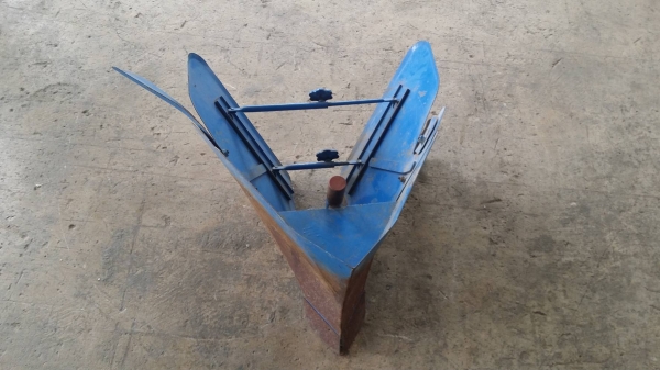 นำเข้าจากญี่ปุ่น หัวหมูขึ้นร่องขนาดกลาง เก่าญี่ปุ่น ใช้ติดกับรถไถเดินตาม หรือรถพรวนดิน ช่วยในการขึ้นร่องไถได้ง่ายและสะดวกขึ้น สภาพดี