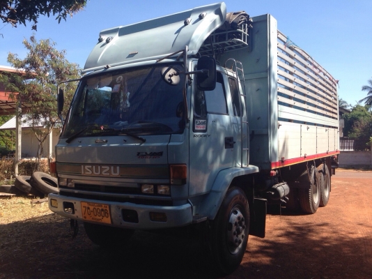 รถสิบล้อ Isuzu rocky 195