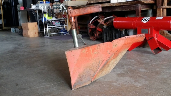 นำเข้าจากญี่ปุ่น หัวหมูขึ้นร่องขนาดใหญ่ด้านเดียว เก่าญี่ปุ่น ใช้ติดกับรถไถเดินตาม หรือรถพรวนดิน ช่วยในการขึ้นร่องไถได้ง่ายและสะดวกขึ้น สภาพดี