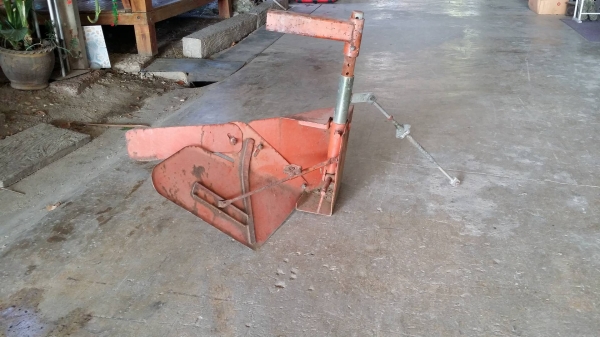 นำเข้าจากญี่ปุ่น หัวหมูขึ้นร่องขนาดใหญ่ด้านเดียว เก่าญี่ปุ่น ใช้ติดกับรถไถเดินตาม หรือรถพรวนดิน ช่วยในการขึ้นร่องไถได้ง่ายและสะดวกขึ้น สภาพดี