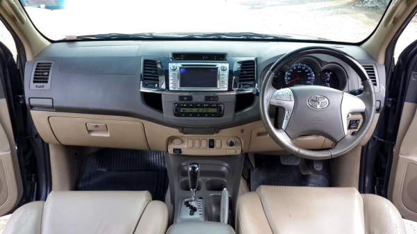 Fortuner 2.7V  DVD กล้องหลัง รถสวยมากคร่ะ การันตีไม่มีชนหนัก ใช้งานดี สนใจทักจิ๊ฟมาได้น่ะคร่ะ