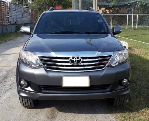 Fortuner 2.7V  DVD กล้องหลัง รถสวยมากคร่ะ การันตีไม่มีชนหนัก ใช้งานดี สนใจทักจิ๊ฟมาได้น่ะคร่ะ