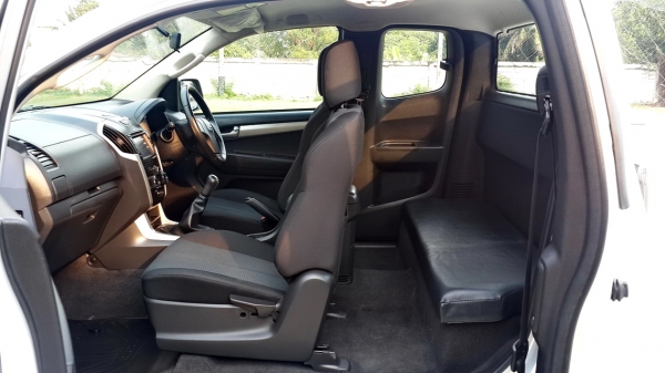 ISUZU  DMAX Space Cab  2.5 Z  โฉม HI LANDER  รถใหม่สภาพเยี่ยมป้ายแดงเลยคร่ะ  สนใจทักจิ๊ฟมาคุยกันได้น่ะคร่ะ