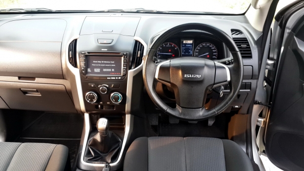 ISUZU  DMAX Space Cab  2.5 Z  โฉม HI LANDER  รถใหม่สภาพเยี่ยมป้ายแดงเลยคร่ะ  สนใจทักจิ๊ฟมาคุยกันได้น่ะคร่ะ
