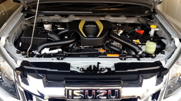 ISUZU  DMAX Space Cab  2.5 Z  โฉม HI LANDER  รถใหม่สภาพเยี่ยมป้ายแดงเลยคร่ะ  สนใจทักจิ๊ฟมาคุยกันได้น่ะคร่ะ